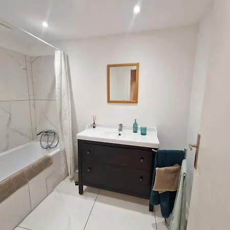 Maison Jade, Wifi, Terrasse, Barbecue, 10 Couchages * La Rochelle (Charente-Maritime)